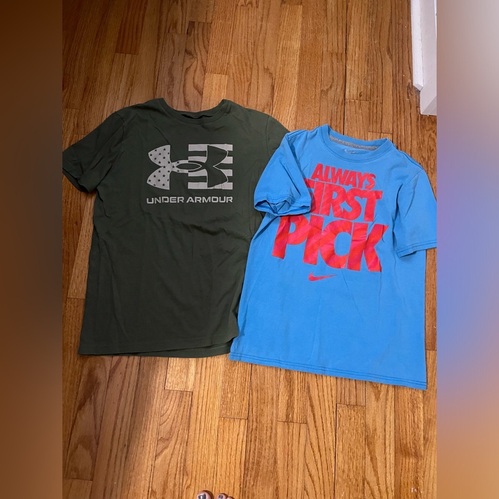 Lot of 2 t-shirts one under Armour one Nike